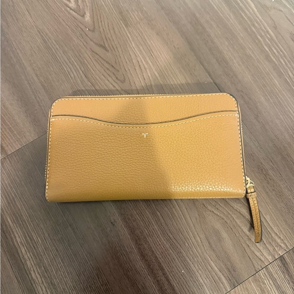 Tory Burch Tan Mustard Zip Wallet - Picture 2 of 3